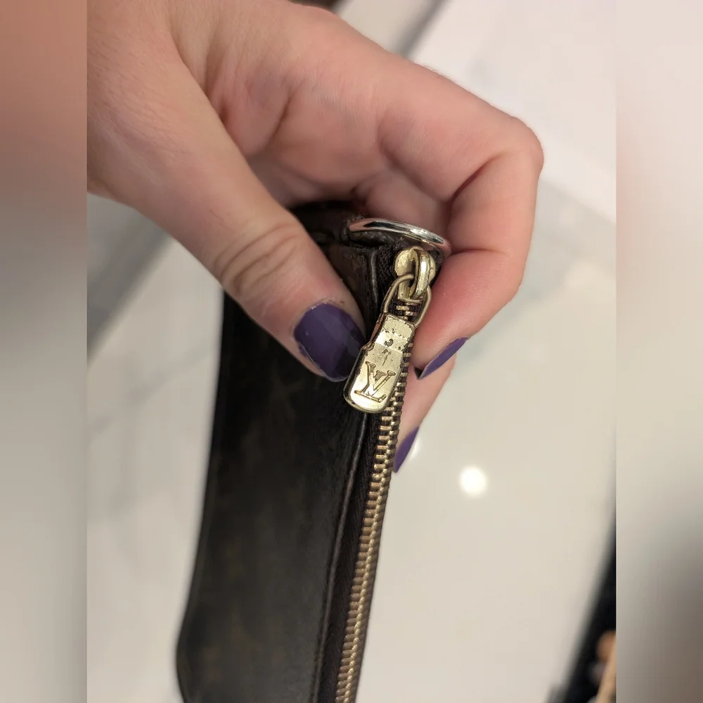 🤎AUTH Pre loved Louis Vuitton Pochette + Pearl Crossbody Strap! - Picture 9 of 15